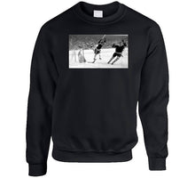 Load image into Gallery viewer, Bobby Orr Classic Score and Soar Famous Photo Boston Hockey Fan T Shirt - image_a1cee599-ca7e-450d-8022-cb90f0b3d654