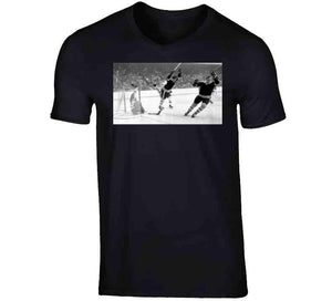 Bobby Orr Classic Score and Soar Famous Photo Boston Hockey Fan T Shirt - image_db9f28f2-35ed-48f8-9e1f-786dfb7f8fdf